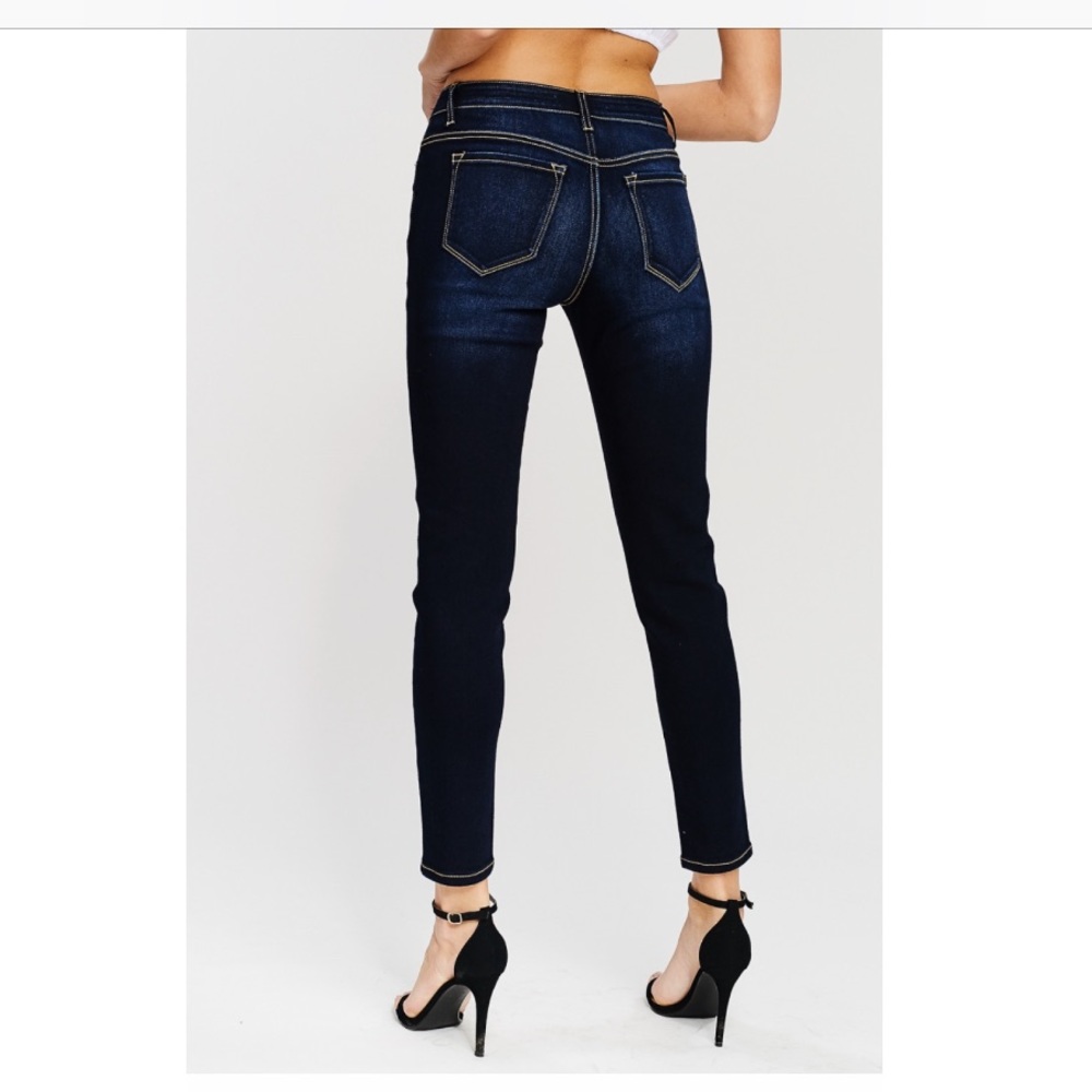 Store Closing‼️ Basic Dark High Rise Skinny Jeans - Picture 4 of 9